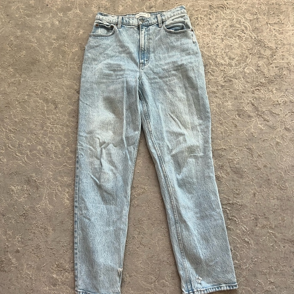 Abercrombie The 90’s Straight Ultra high rise jean